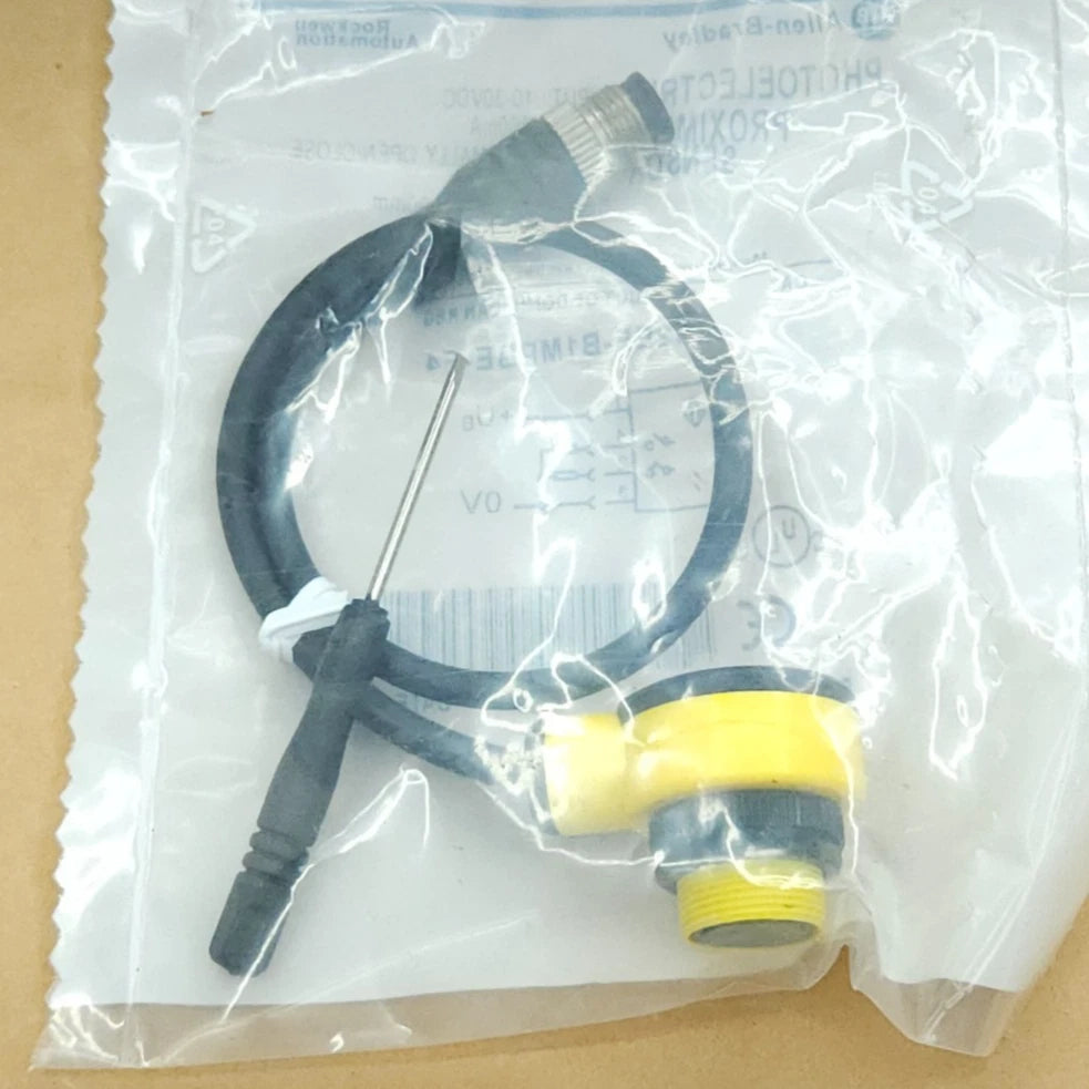 Allen-Bradley 42EF-B1MPBE-F4 Photoelectric Sensor 100mm 10.8-30VDC PNP