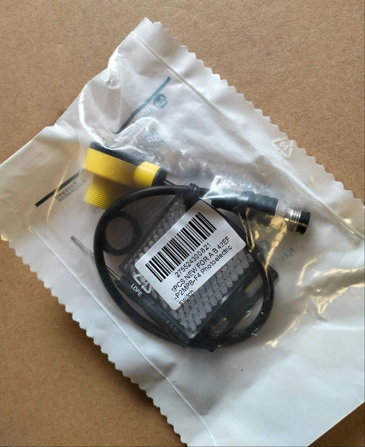 Allen-Bradley 42EF-P2MPB-F4 Photoelectric Sensor 10.8-30VDC PNP IO-Link