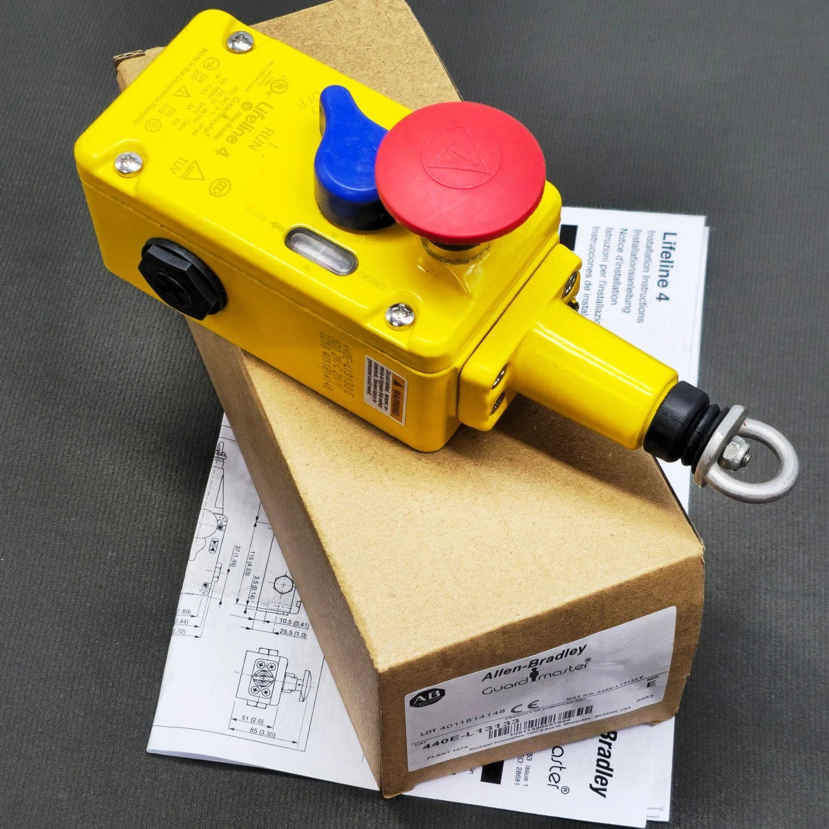Allen-Bradley 440E-L13133 Emergency Cable Pull Switch 75m 2NC 2NO