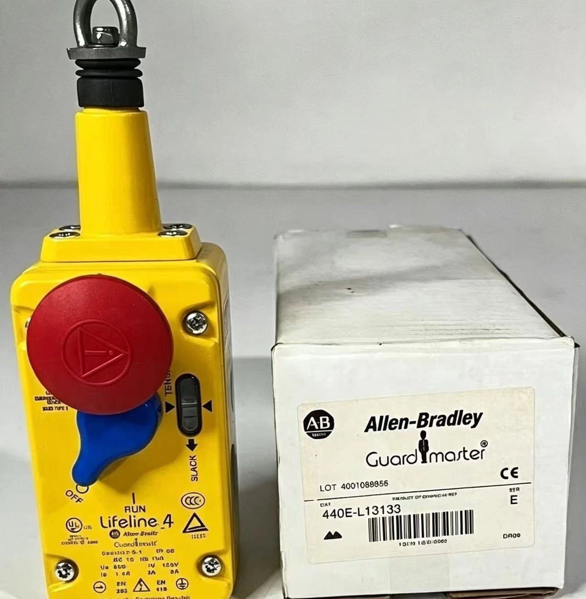 Allen-Bradley 440E-L13133 Emergency Cable Pull Switch 75m 2NC 2NO
