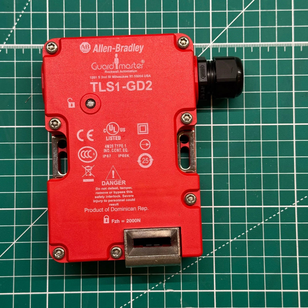 Allen-Bradley 440G-T27121 Guardlock Switch 24V AC/DC 2000N M20