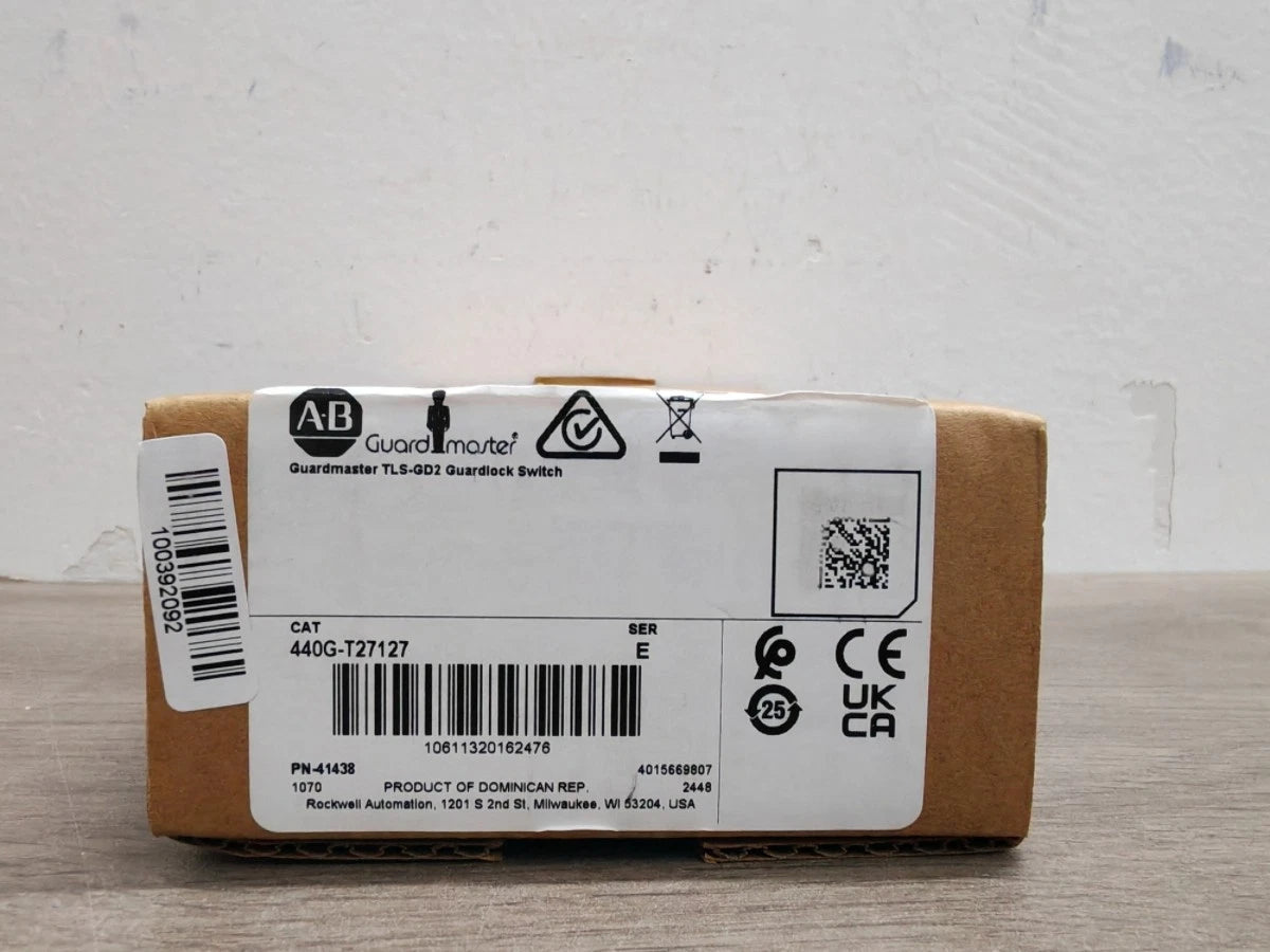 Allen-Bradley 440G-T27127 Guardlock Switch 24V AC/DC 2000N M20