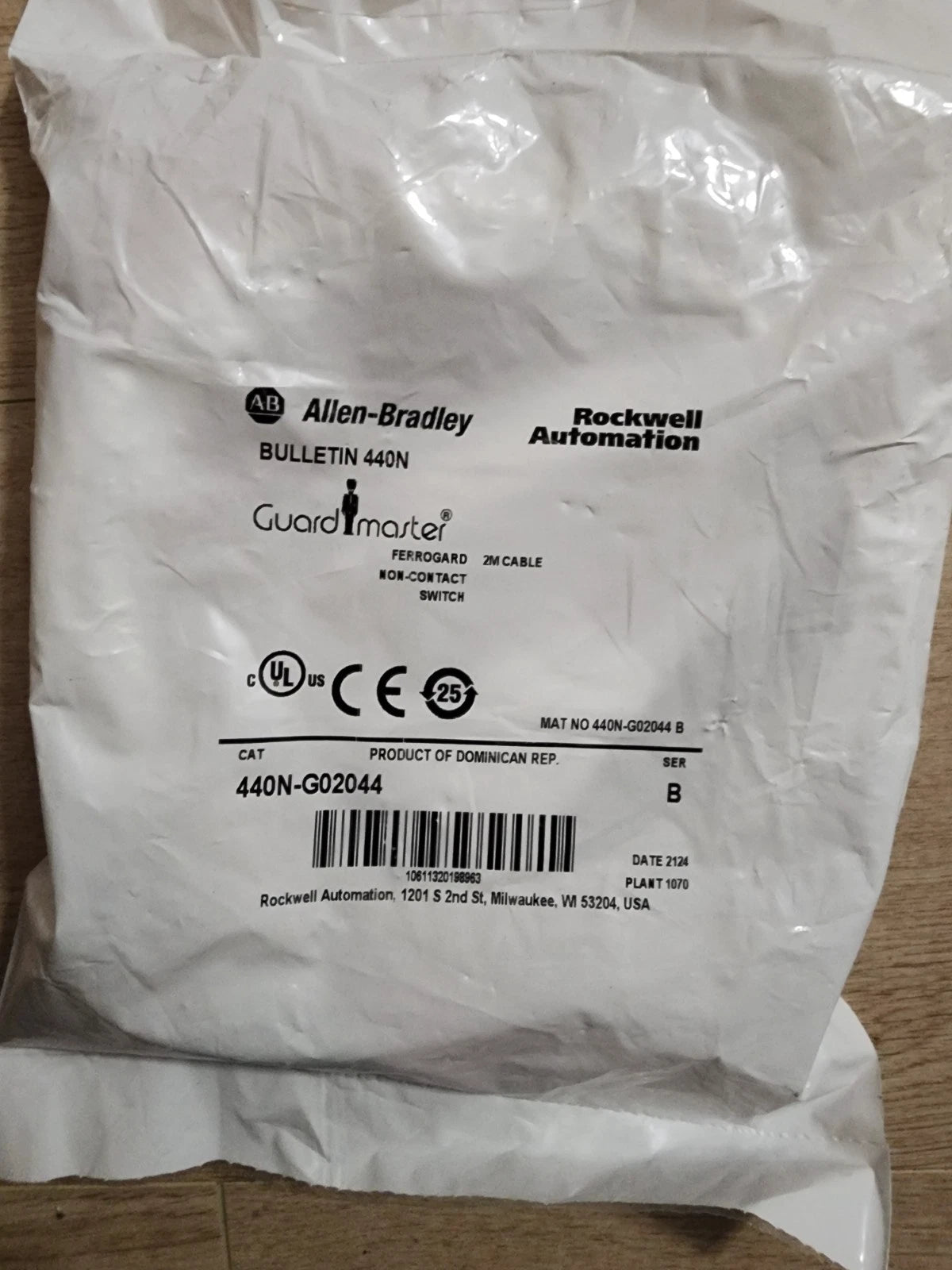 Allen-Bradley 440N-G02028 Non-Contact Safety Switch 250VAC 2A 1NC 4m