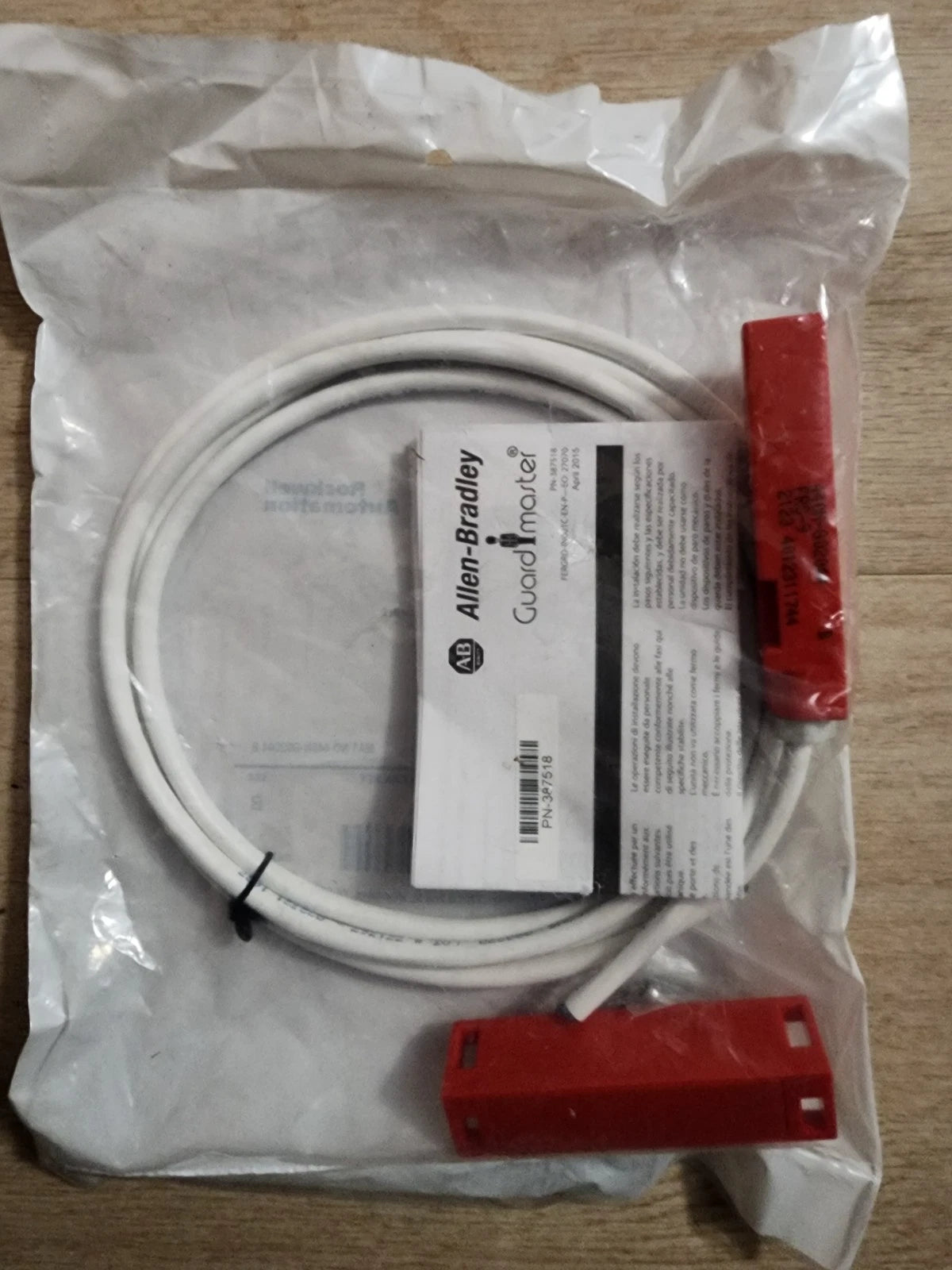 Allen-Bradley 440N-G02028 Non-Contact Safety Switch 250VAC 2A 1NC 4m