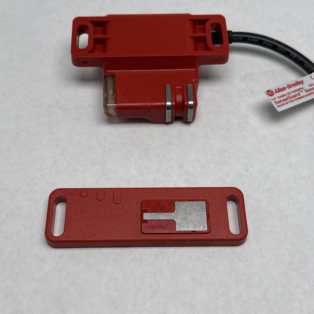 Allen-Bradley 440N-Z21SS3PH Non-Contact Safety Switch 24VDC 8-Pin M12