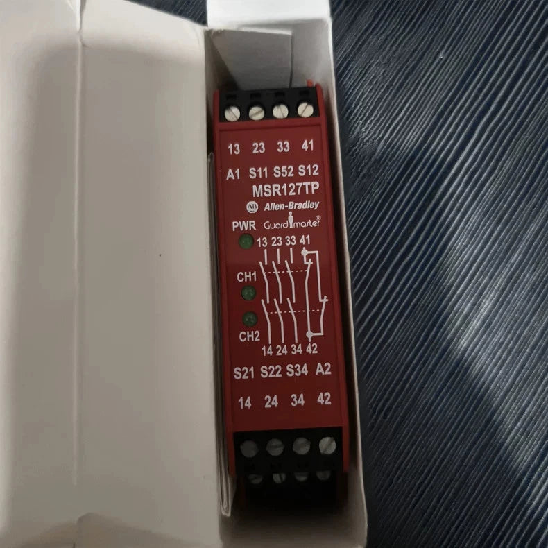 Allen-Bradley 440R-N23131 Safety Relay 115V AC 3NO 1NC