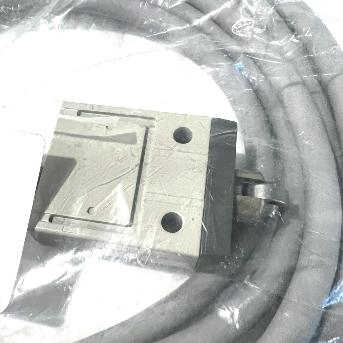 Omron D4C-1603 Limit Switch 24VDC 2A Roller Plunger