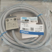 Omron D4C-1603 Limit Switch 24VDC 2A Roller Plunger
