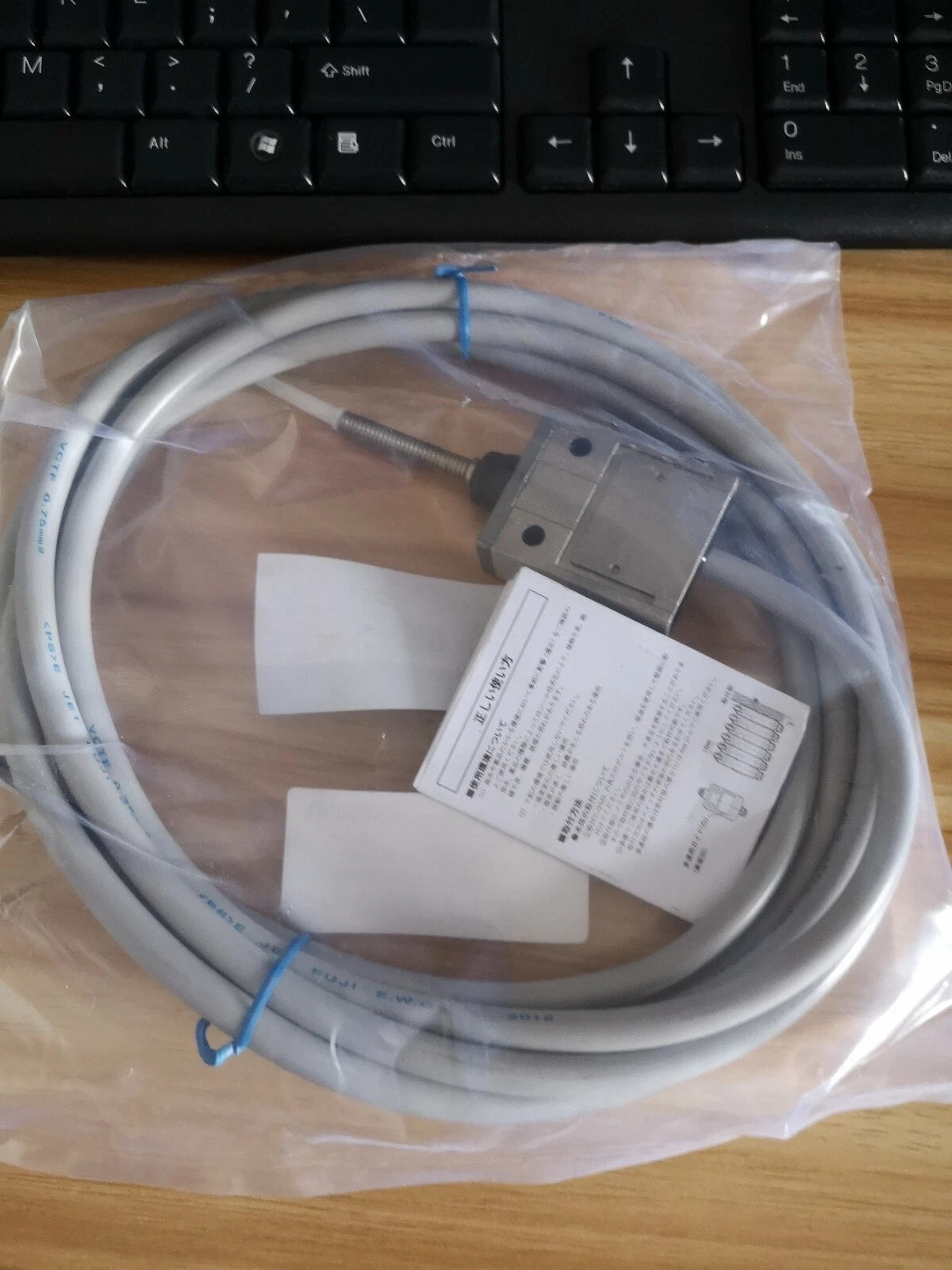 Omron D4C-1650 Limit Switch 24VDC 2A Roller Lever