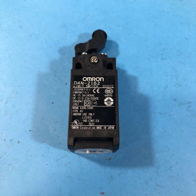 Omron D4N-2162 Limit Switch 250VAC 10A Roller Lever