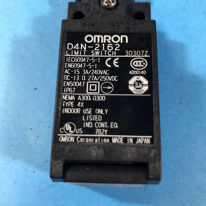 Omron D4N-2162 Limit Switch 250VAC 10A Roller Lever