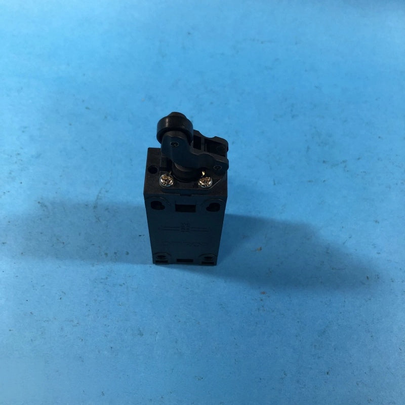 Omron D4N-2162 Limit Switch 250VAC 10A Roller Lever