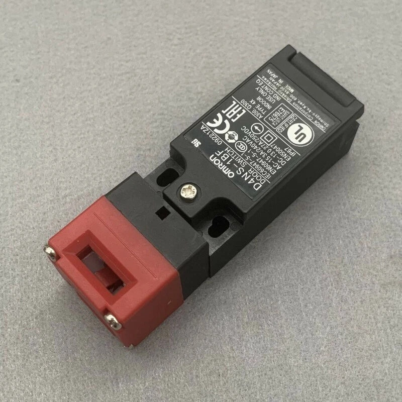 Omron D4NS-1BF Safety Door Switch 230VAC 3A Key
