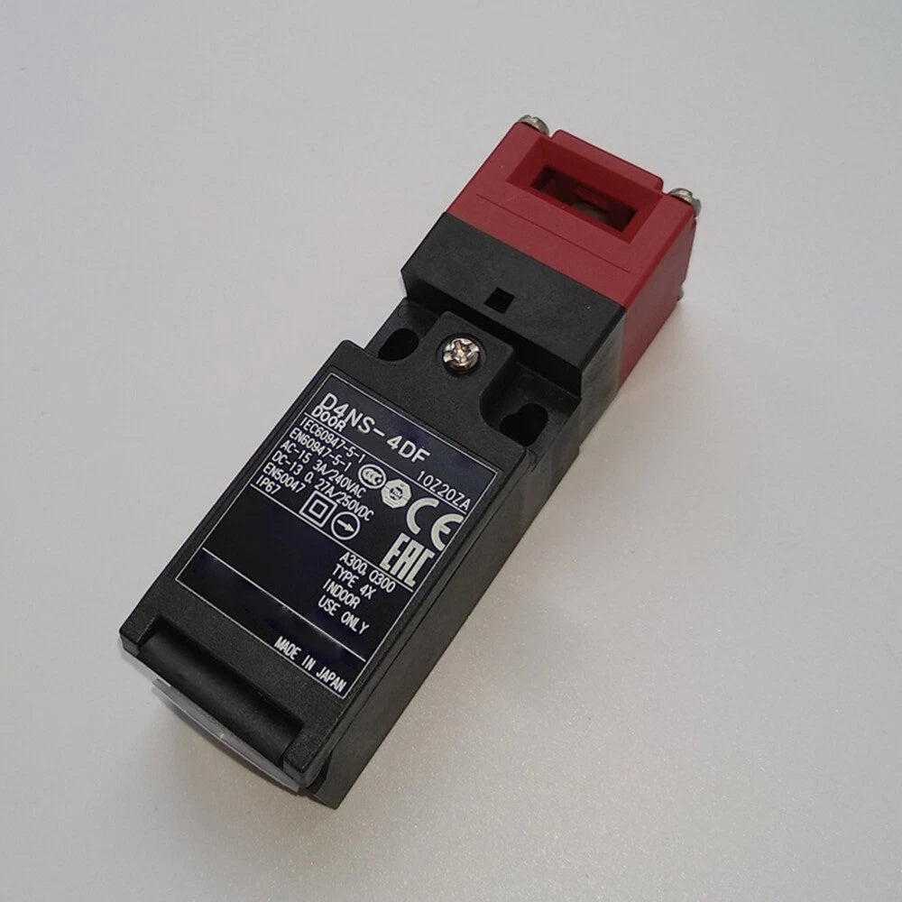 Omron D4NS-4DF Safety Door Switch 230VAC 3A Key