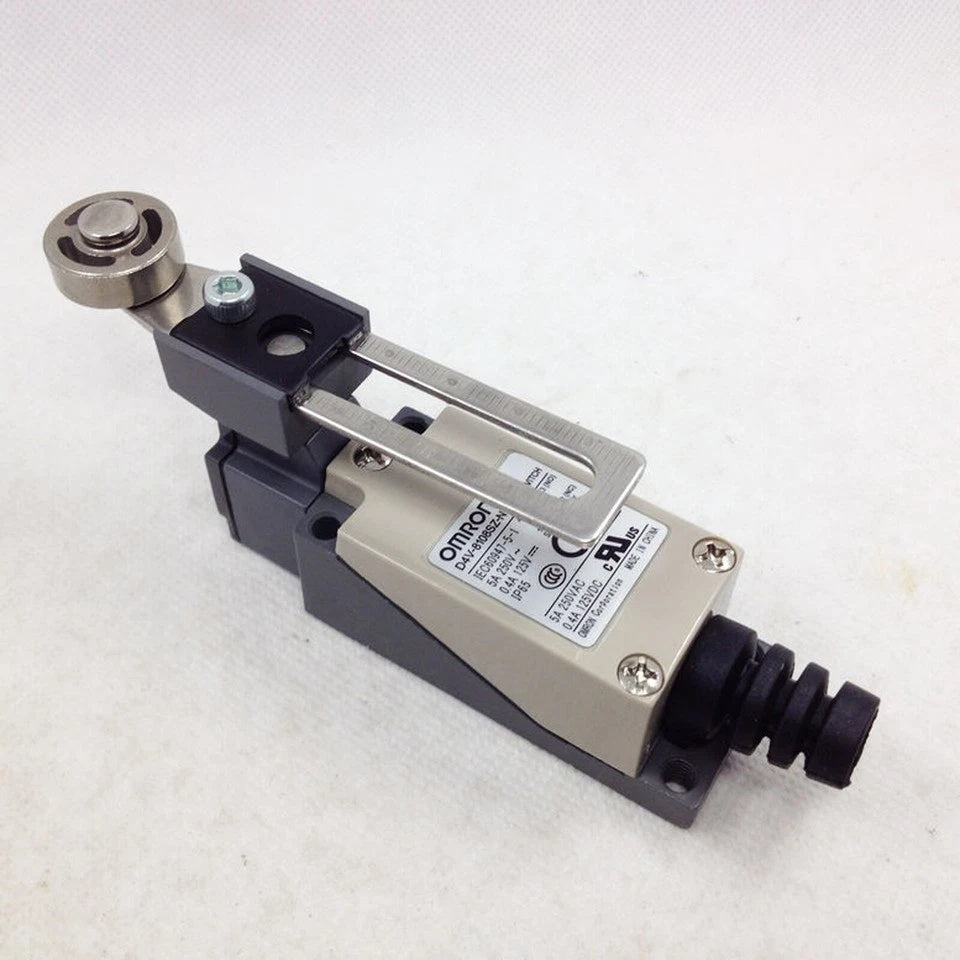 Omron D4V-8108SZ-N Limit Switch 250VAC 10A Roller Lever