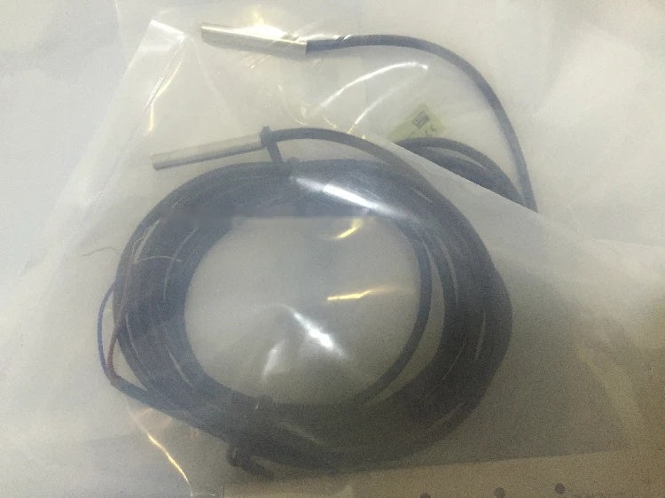 Omron E2E-C04SR8-WC-B1-1 Proximity Switch 0.8mm PNP NO 10-30VDC