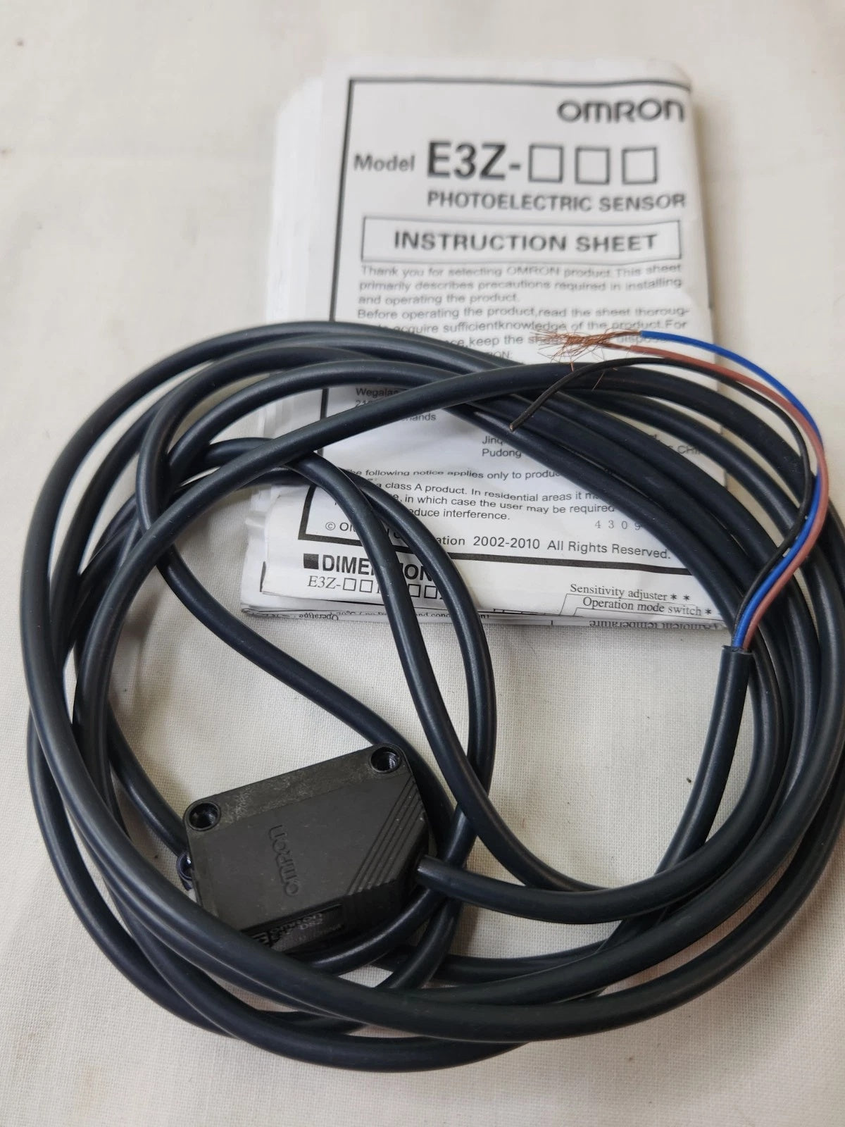 Omron E3Z-D82 Photoelectric Sensor 1m PNP 12-24 VDC