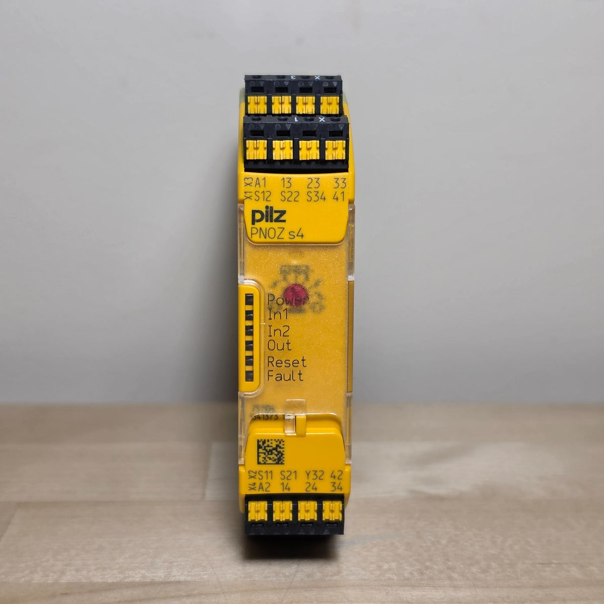 PILZ PNOZ S4 750104 Safety Relay 3NO 1NC 22.5mm