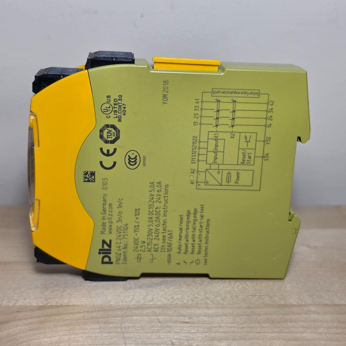 PILZ PNOZ S4 750104 Safety Relay 3NO 1NC 22.5mm