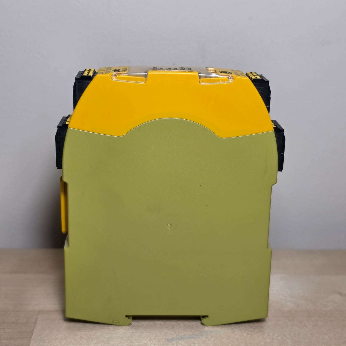 PILZ PNOZ S4 750104 Safety Relay 3NO 1NC 22.5mm