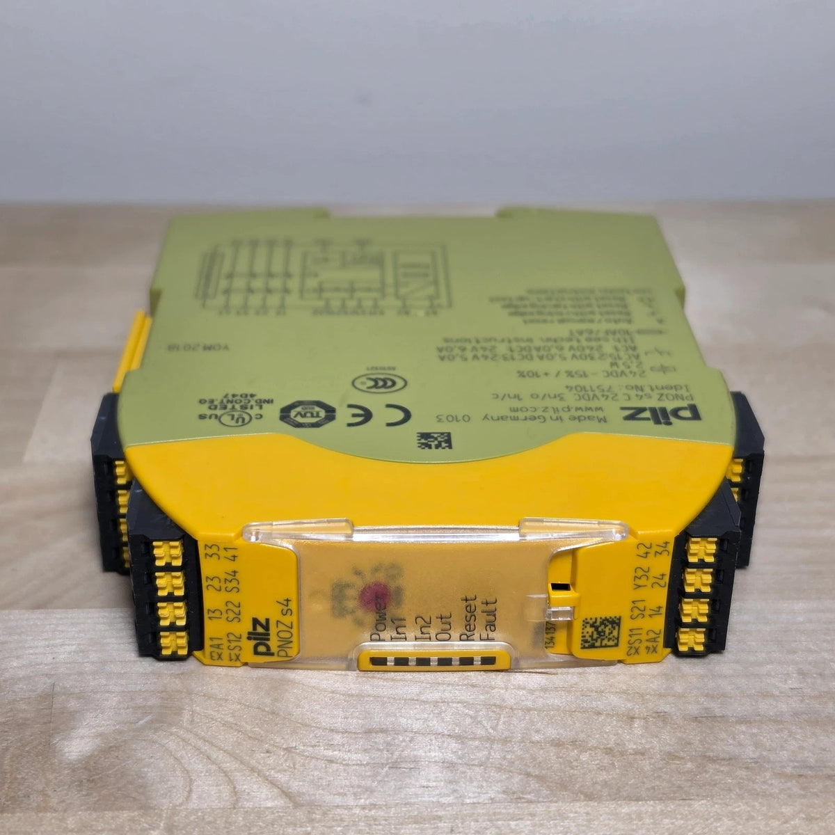 PILZ PNOZ S4 750104 Safety Relay 3NO 1NC 22.5mm