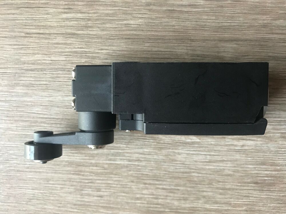 OMRON D4N-1120 Limit Switch Industrial Supplier
